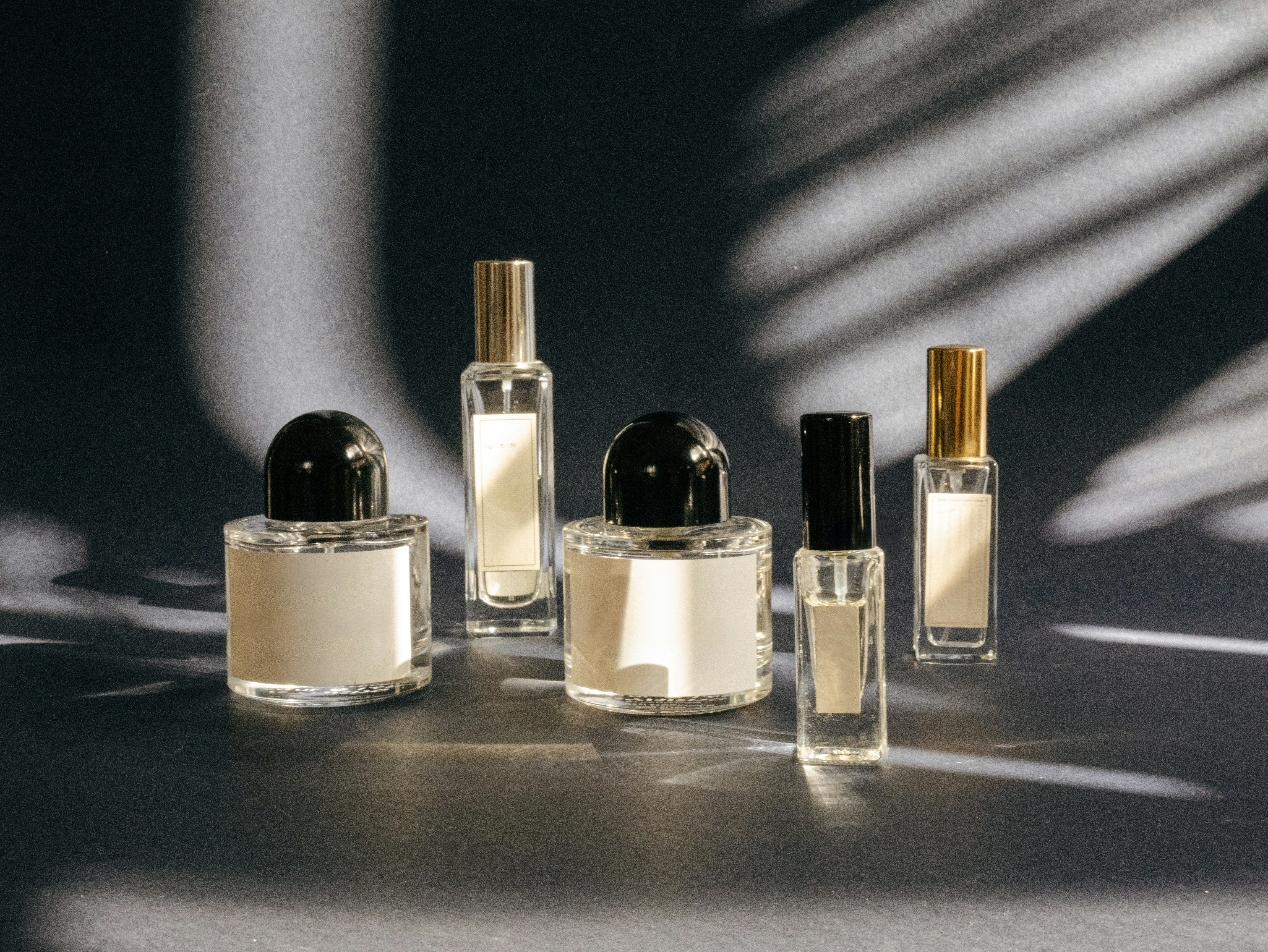 العطور ومواد الزينة